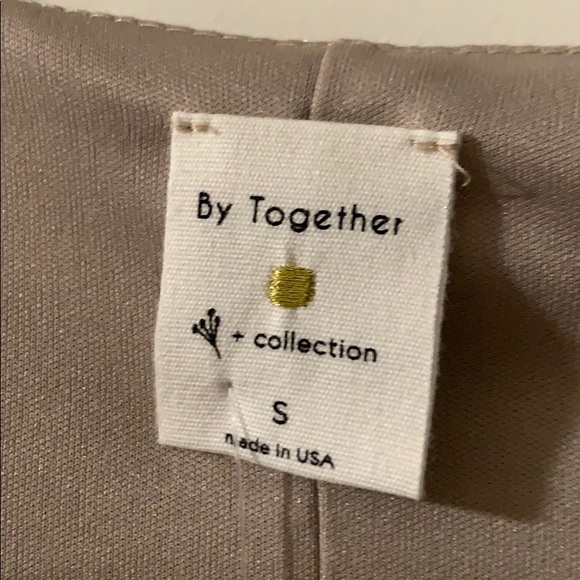 Gold shimmery dress with pockets - Picture 2 of 3